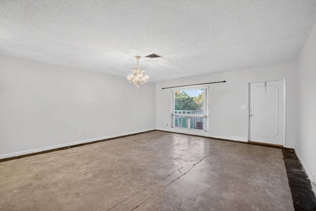 2755 NE 28th Avenue E2, Lighthouse Point, FL 33064