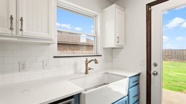 229 Evermore Lane, Yukon, OK 73099