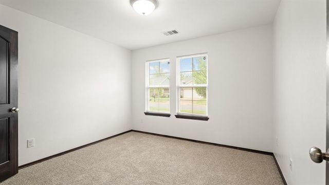 229 Evermore Lane, Yukon, OK 73099