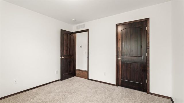 229 Evermore Lane, Yukon, OK 73099