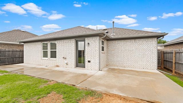 229 Evermore Lane, Yukon, OK 73099