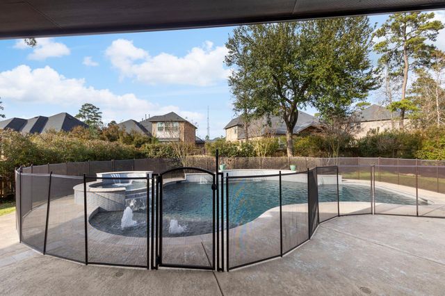 34130 Mill Creek Way, Pinehurst, TX 77362