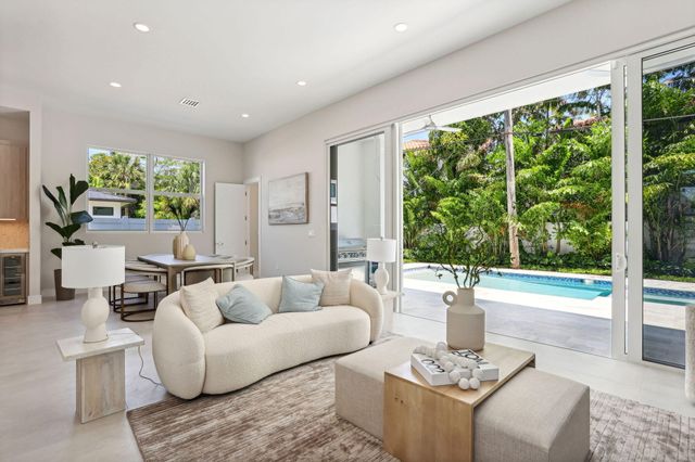 827 N Lake Avenue, Delray Beach, FL 33483