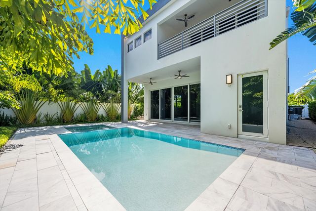 827 N Lake Avenue, Delray Beach, FL 33483