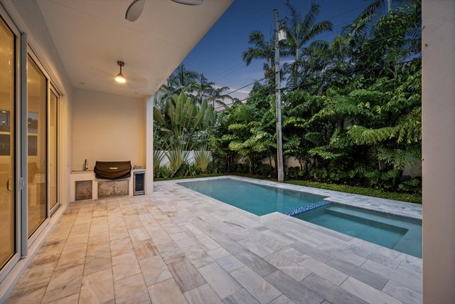 827 N Lake Avenue, Delray Beach, FL 33483