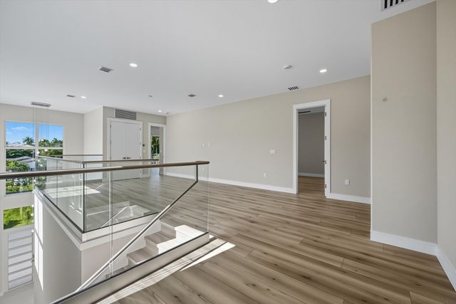 827 N Lake Avenue, Delray Beach, FL 33483