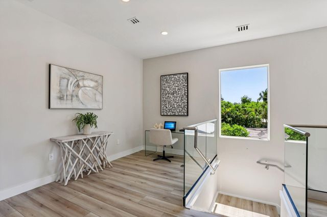 827 N Lake Avenue, Delray Beach, FL 33483