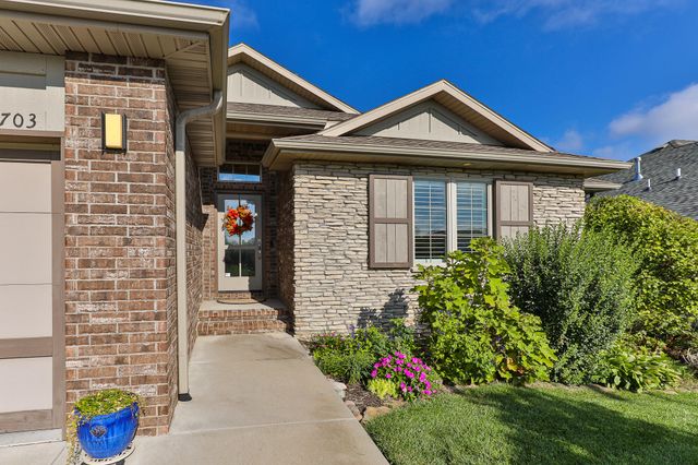 703 N Fox Hill Circle, Nixa, MO 65714