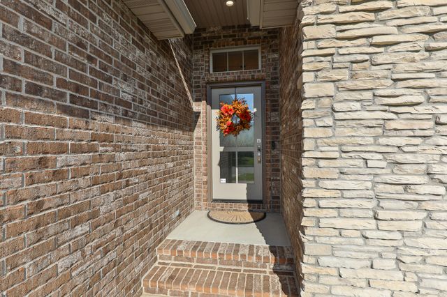 703 N Fox Hill Circle, Nixa, MO 65714