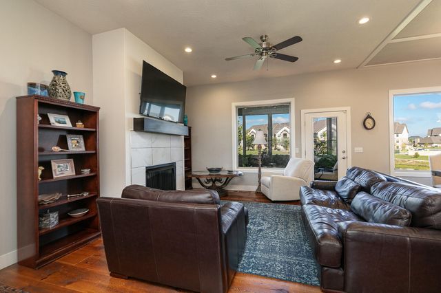703 N Fox Hill Circle, Nixa, MO 65714