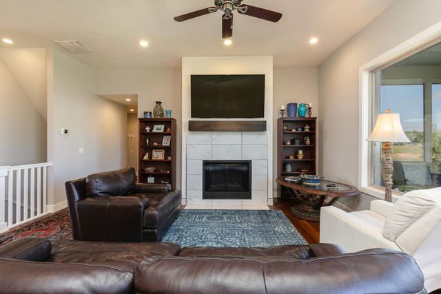 703 N Fox Hill Circle, Nixa, MO 65714