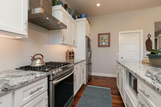 703 N Fox Hill Circle, Nixa, MO 65714