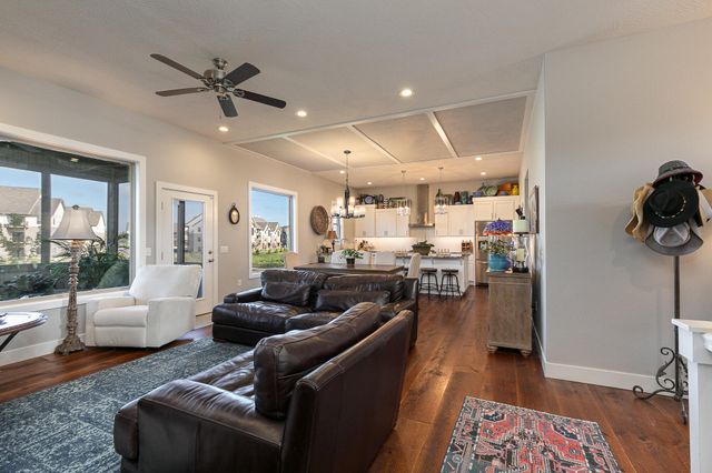 703 N Fox Hill Circle, Nixa, MO 65714