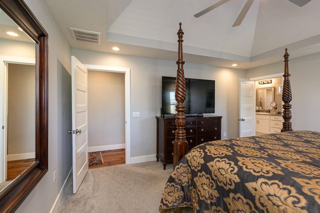 703 N Fox Hill Circle, Nixa, MO 65714