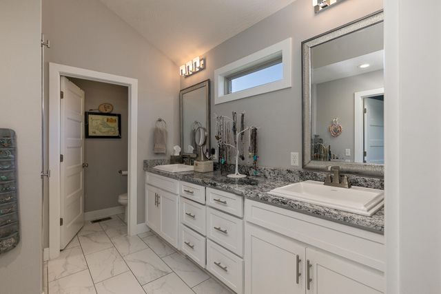 703 N Fox Hill Circle, Nixa, MO 65714