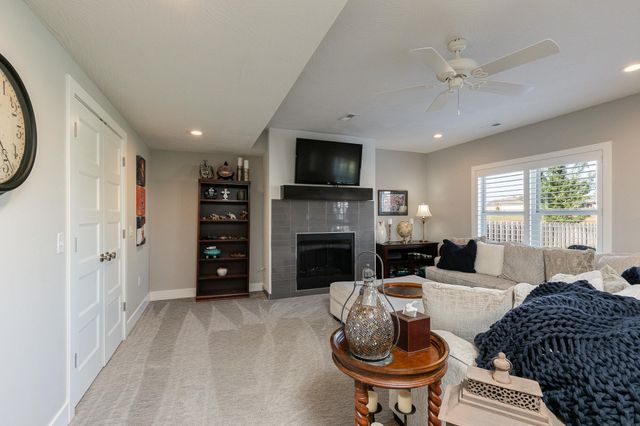 703 N Fox Hill Circle, Nixa, MO 65714