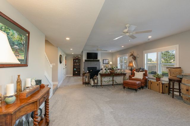 703 N Fox Hill Circle, Nixa, MO 65714