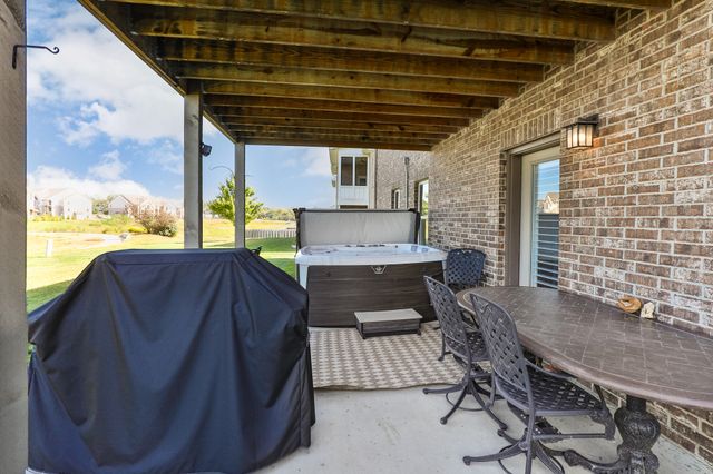 703 N Fox Hill Circle, Nixa, MO 65714