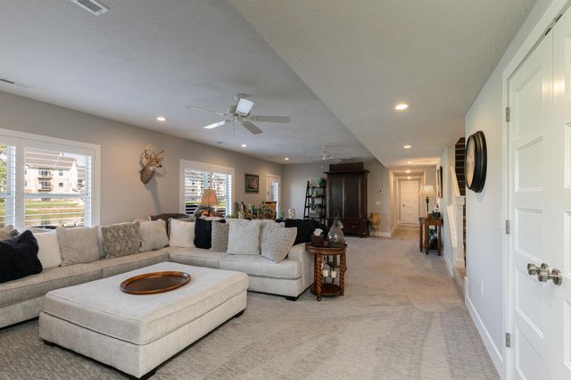 703 N Fox Hill Circle, Nixa, MO 65714