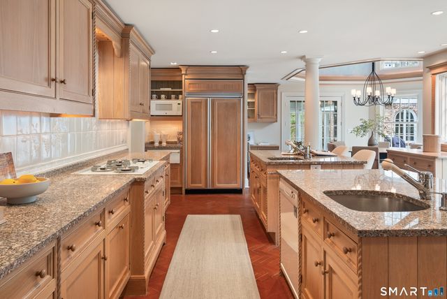 6 Cloudy Lane, Darien, CT 06820