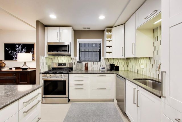 4430 N Magnolia Avenue GS, Chicago, IL 60640