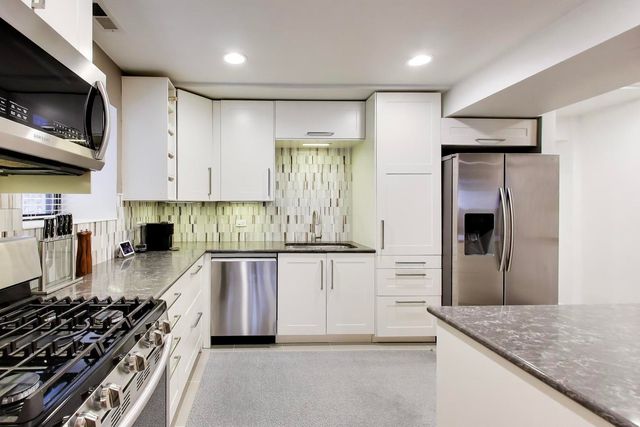 4430 N Magnolia Avenue GS, Chicago, IL 60640