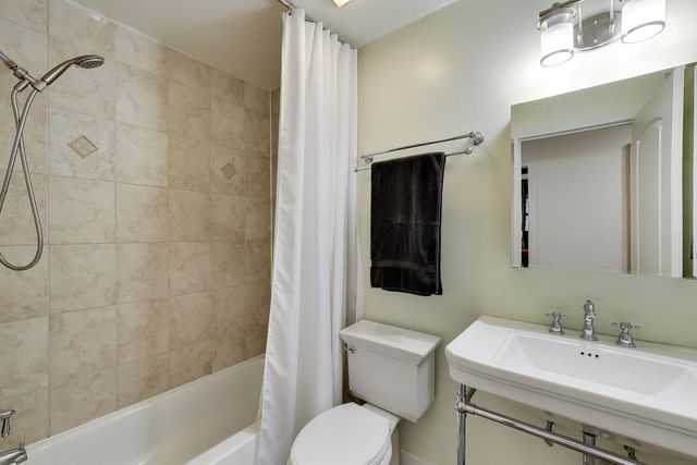 4430 N Magnolia Avenue GS, Chicago, IL 60640