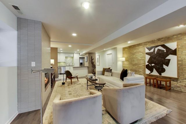 4430 N Magnolia Avenue GS, Chicago, IL 60640