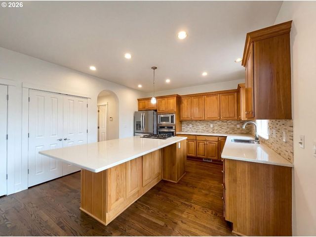 10989 Sw ONEIDA St, Tualatin, OR 97062