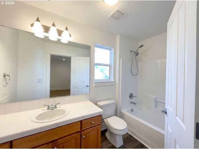 10989 Sw ONEIDA St, Tualatin, OR 97062