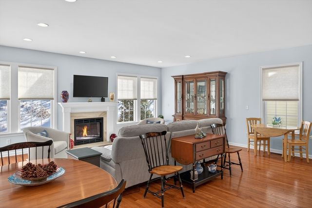 18 Kensington, Plymouth, MA 02360