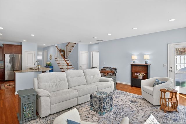 18 Kensington, Plymouth, MA 02360