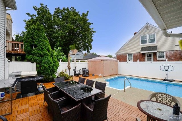 385 Oak Avenue, Maywood, NJ 07607
