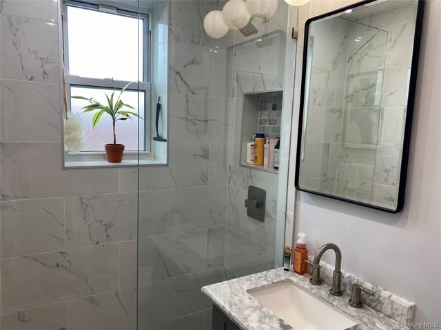 22 Mulford Place 5C, Hempstead, NY 11550