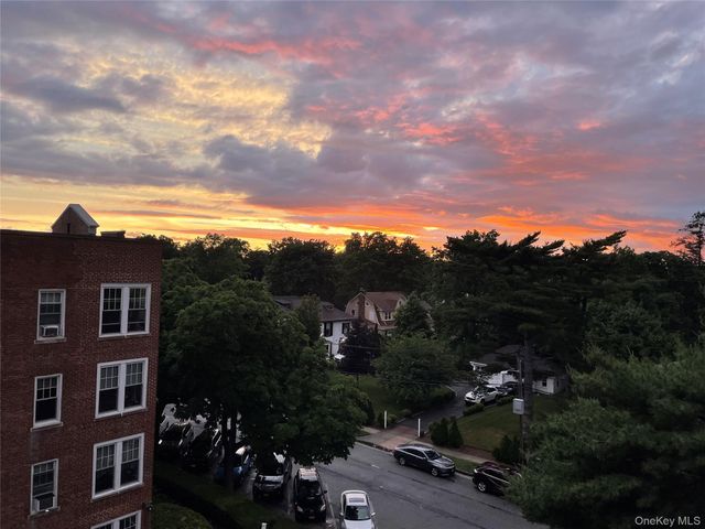 22 Mulford Place 5C, Hempstead, NY 11550