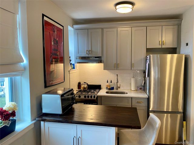 22 Mulford Place 5C, Hempstead, NY 11550