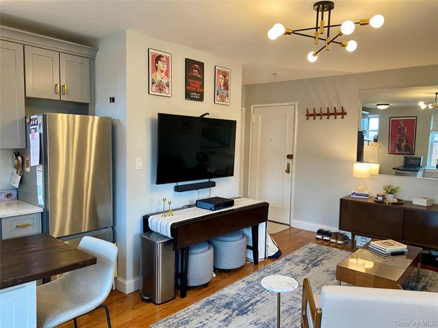 22 Mulford Place 5C, Hempstead, NY 11550