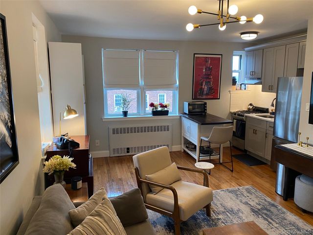 22 Mulford Place 5C, Hempstead, NY 11550