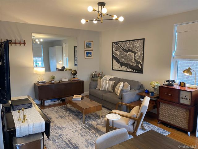 22 Mulford Place 5C, Hempstead, NY 11550