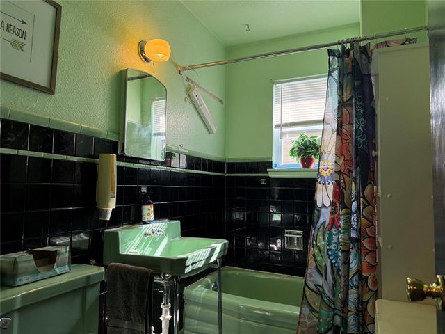 525 SW 2nd Street, Moore, OK 73160