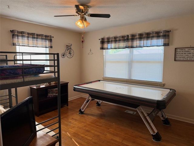 525 SW 2nd Street, Moore, OK 73160