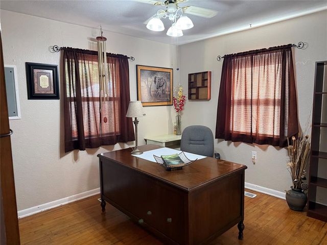 525 SW 2nd Street, Moore, OK 73160