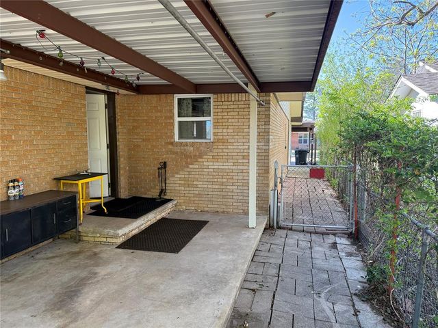 525 SW 2nd Street, Moore, OK 73160