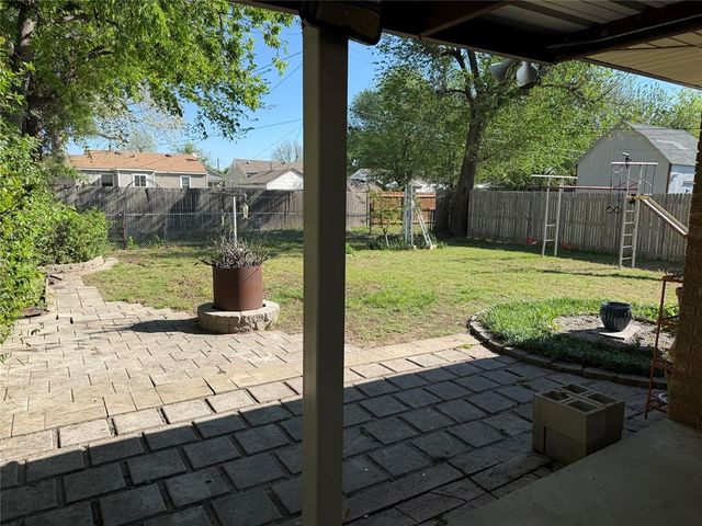 525 SW 2nd Street, Moore, OK 73160