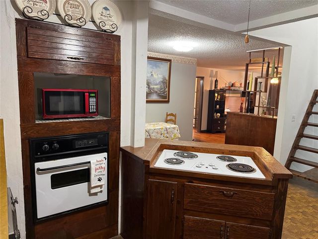 525 SW 2nd Street, Moore, OK 73160