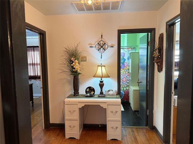 525 SW 2nd Street, Moore, OK 73160