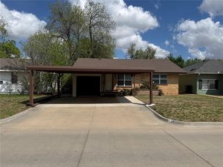 525 SW 2nd Street, Moore, OK 73160