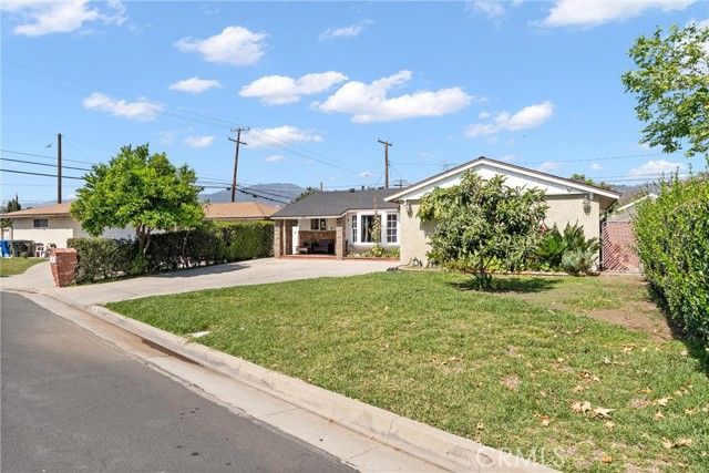 907 E Ghent, Azusa, CA 91702