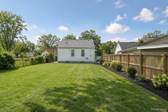 19328 Dresden Street, Detroit, MI 48205