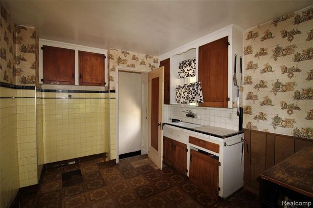 19328 Dresden Street, Detroit, MI 48205